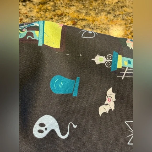 RSVLTS Womens Disney Haunted Mansion Grim Grinning Graveyard Ghosts Camp Shirt L - Picture 11 of 11